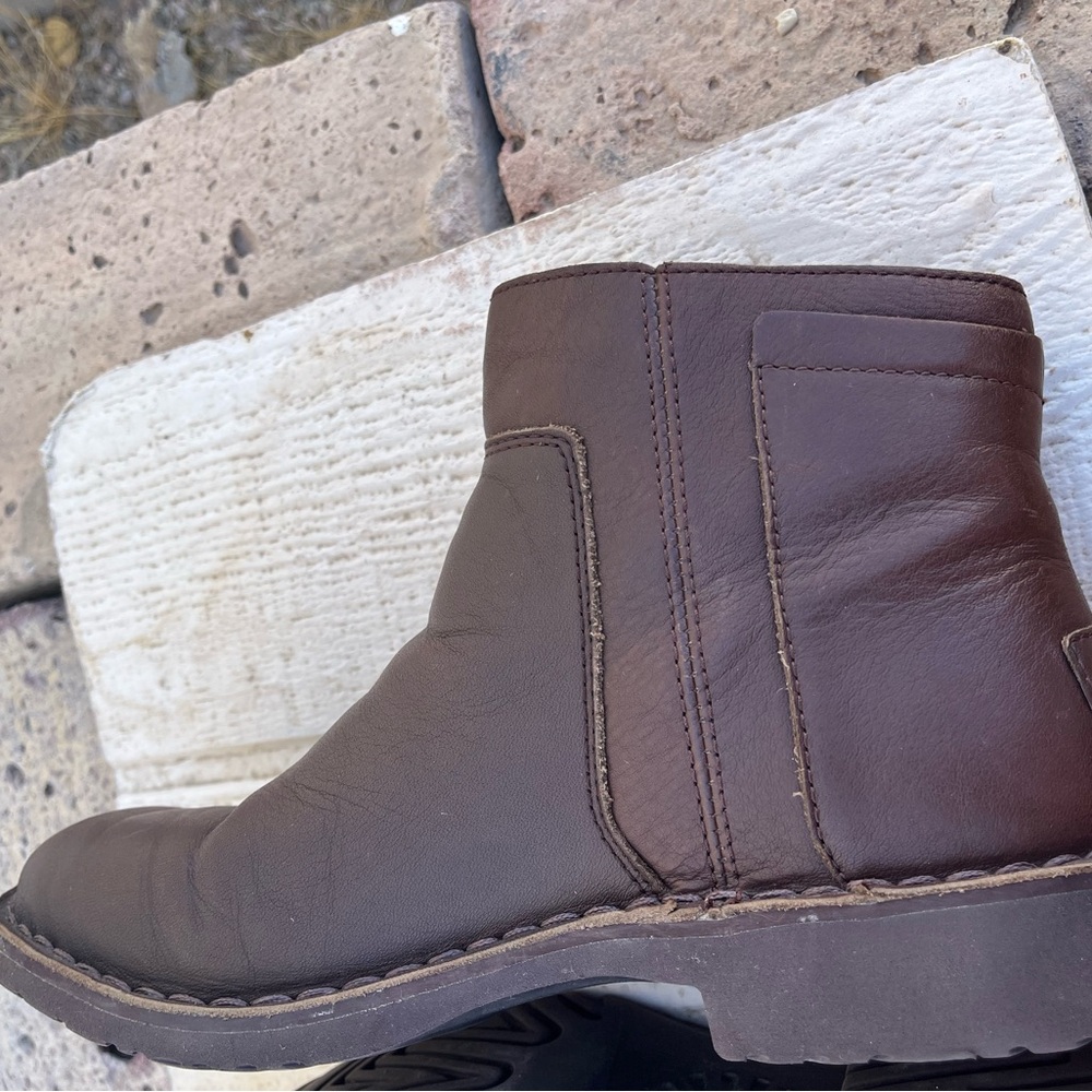 UGG Rea Brown Leather Booties size 9 - Picture 6 of 15